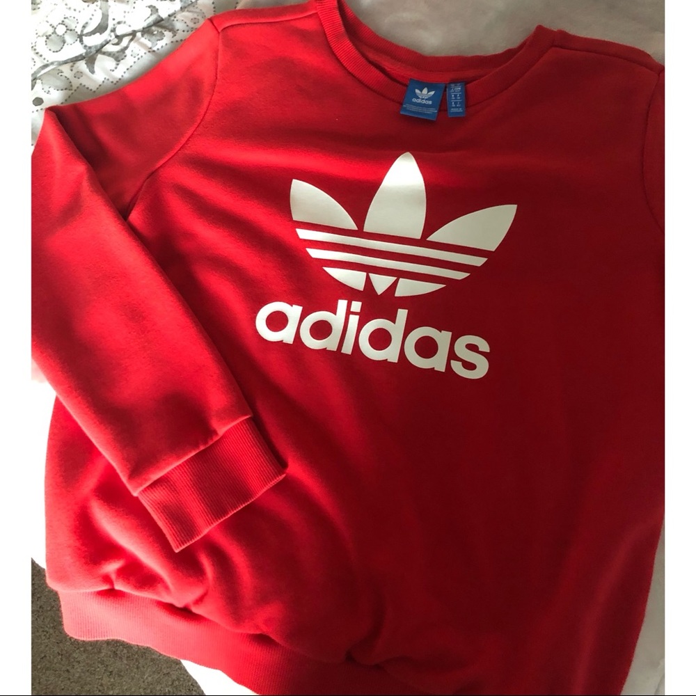 NWOT adidas crewneck 🍒
